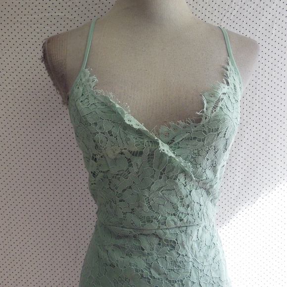 NEW LULUS Mint Green FLIRTING WITH DESIRE Floral Lace BODYCON Cocktail DRESS M - Picture 6 of 15
